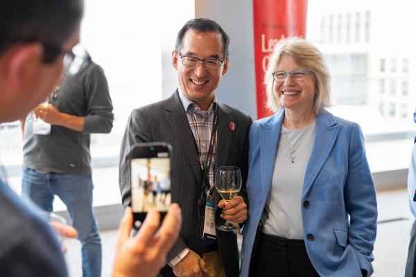 President Kornbluth poses for photo with alumni